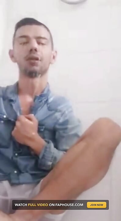 Roken onder de douche en aan je denken ...