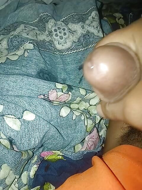 Швидке мастурбування в моїй кімнаті дуже обережне з громадським місцем