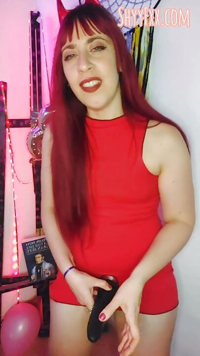 Shyyfxx, o Dia do Gusano Femdom JOI Parte 2