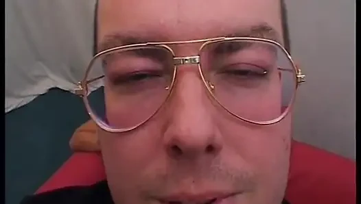 Reife blondine bekommt ihre gepiercte muschi geleckt und im gangbang gefickt