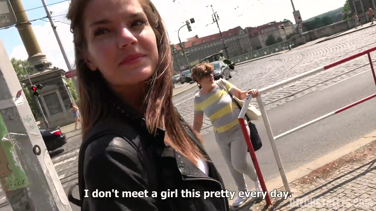 チェコの街 - 史上最もシャイな女の子
