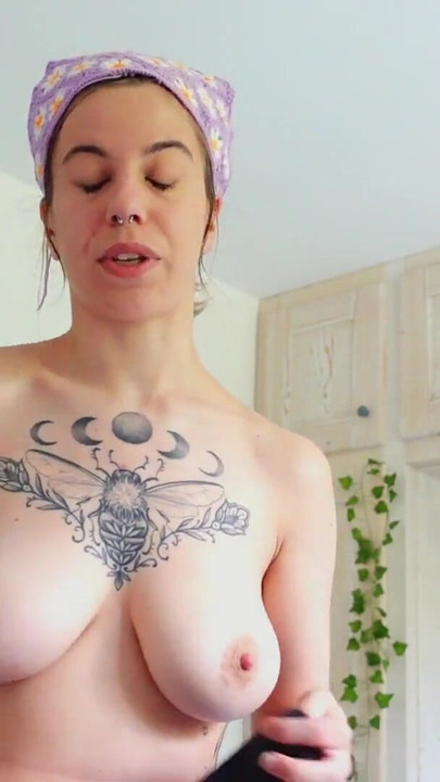 Captivating moment from "✨ VLOG #3 // Shall we test the bed of the van with a hiker?"