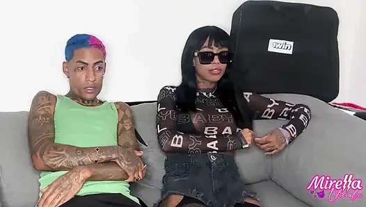 Мой друг не меняется каждый раз, когда приходит ко мне в гости, есть