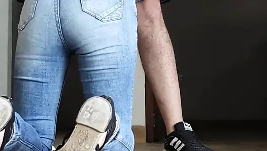 Мы вошли в дом, и я попросила его пососать меня, и он проглотил мое молоко