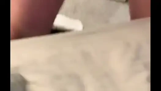 Orta yaşlı seksi kadın genç adamla sikişiyor