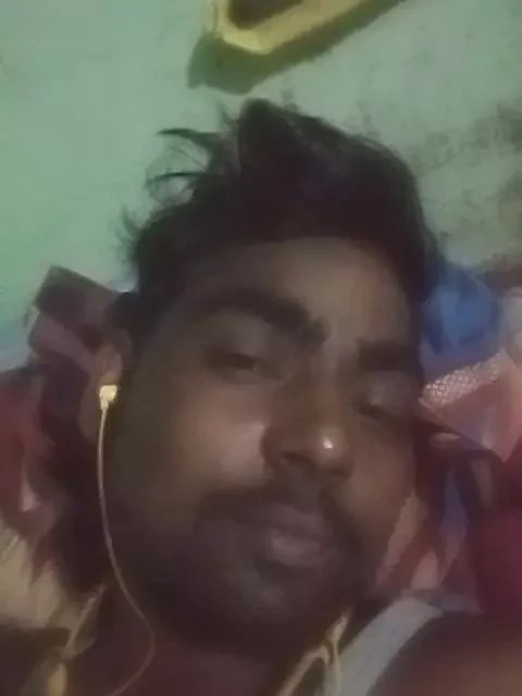 a boy herry hot laund deshi laund indiayan boy  ghar ke andar mari muth hot