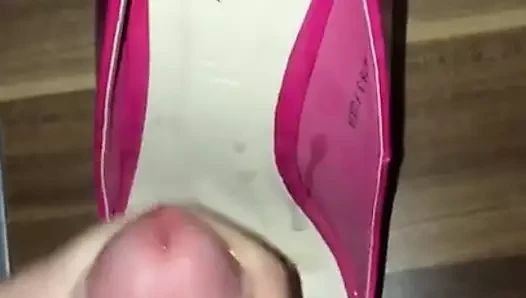 Pembe topuklu ayakkabılar seksi boşalıyor