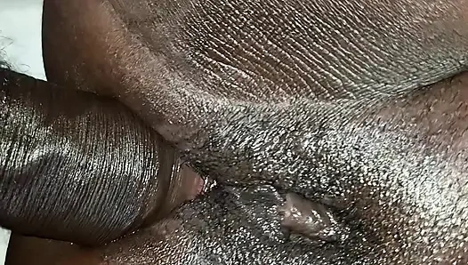 Каждый большой хуй умещается в мою маленькую девственную задницу