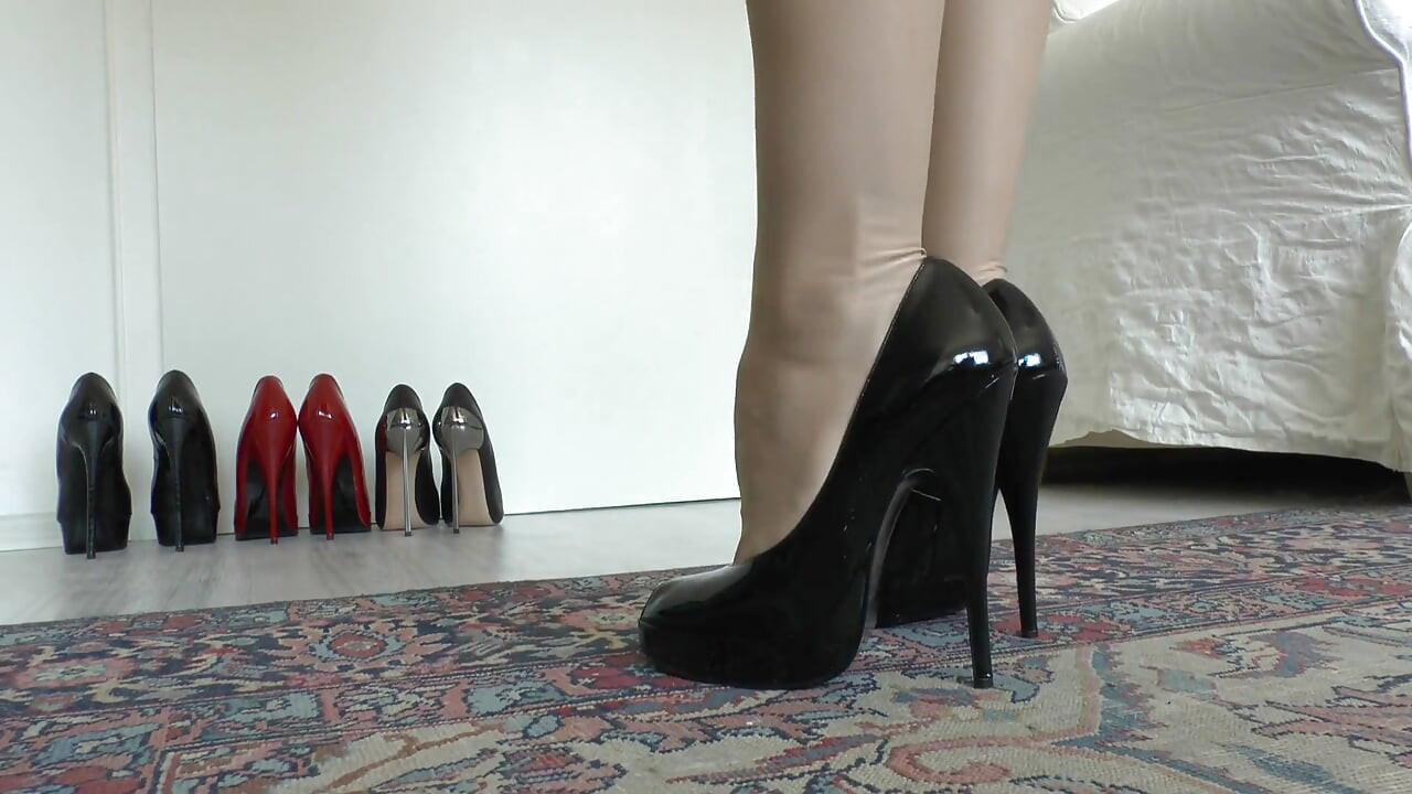 A Quick High-heel Fashion Show for You! Part 1, Lady Victoria Valente