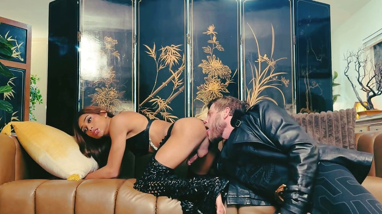 Trans Catwoman Uses Batman as Sex Object, He Gives Her Rough Anal - Steve Rickz, Chanel Chance