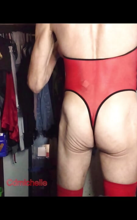 Cdmichelle в красных трусиках и слитном красном боди
