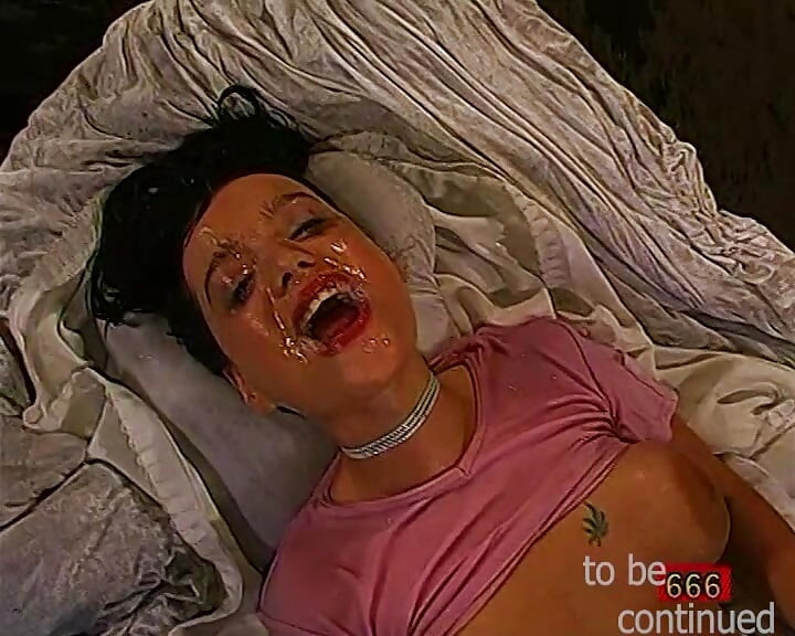 Pis pijpbeurtliefhebbers in gangbang slikken ggg John Thompson