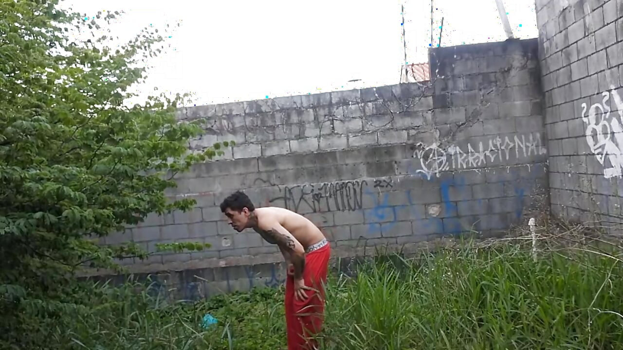 Passing by a laser square near home I didn't miss the opportunity to cum quickly and relieve the horniness