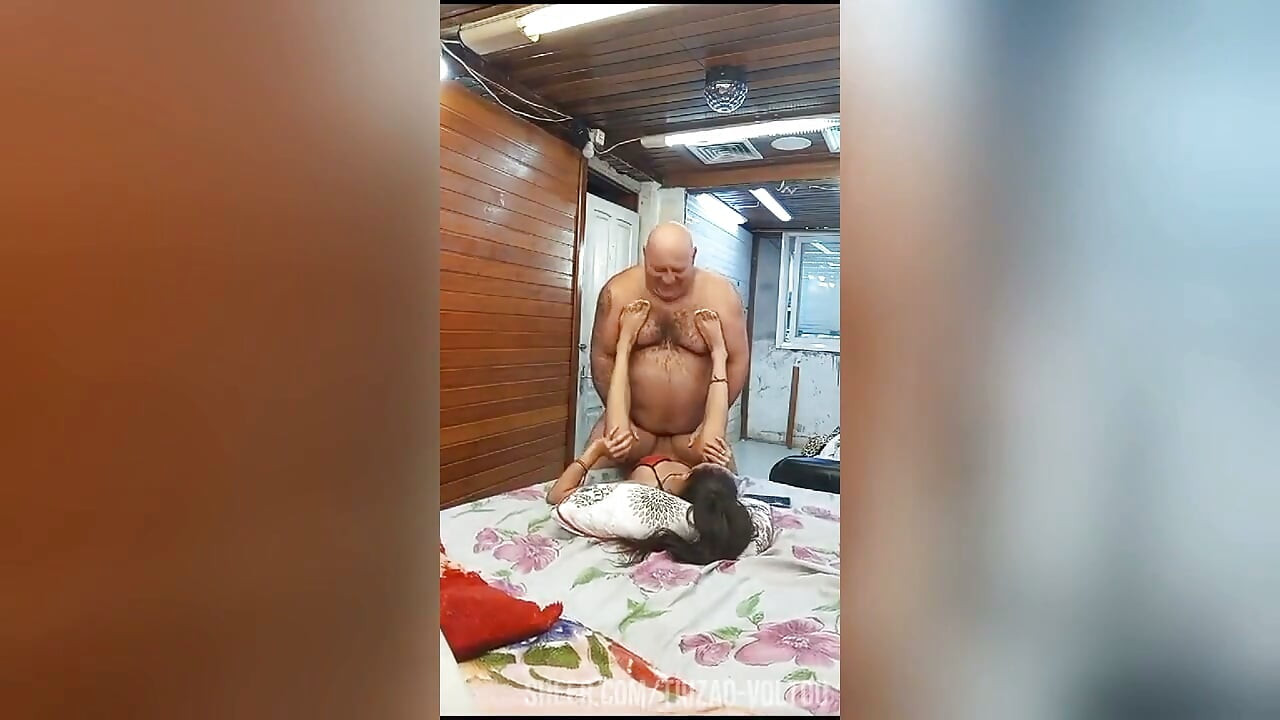 Morena De 23 Anos Quer Pica Grossa
