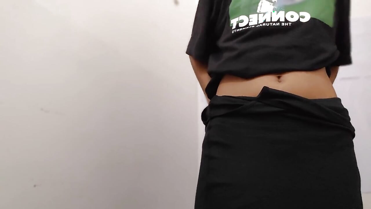 Vruća cura igra 🤤 se klitorisom