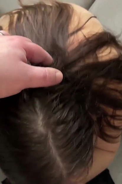 Kleine amateur-MILf mit kleinen titten richtig hart und hart geritten, bis sie eine gesichtsbesamung bekommt