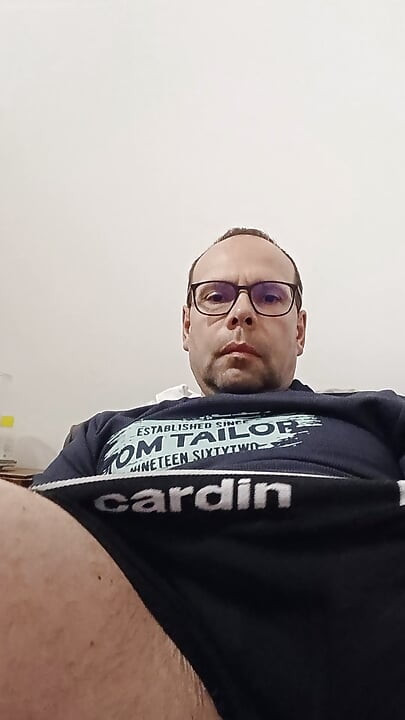 I show off on chatroulette for a group of girls 👧 👧 👧