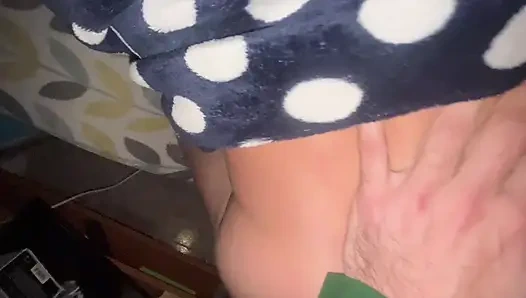 Bu şekilde seviyor çünkü ona böyle veriyoruz