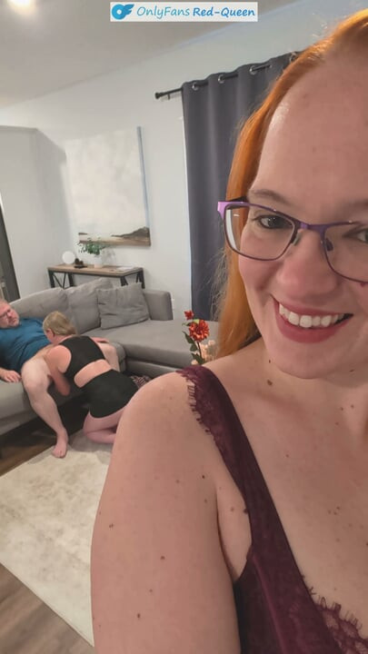 Cuckquean selfie - rothaarige cuckold-ehefrau filmt ehemann, blondine im doggystyle ficken