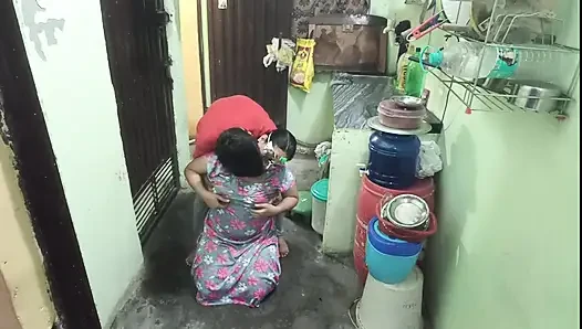 Meri Hot Nokarni Pocha Laga Rahi Thi, Maine Piche Se Pakad Kar Muh Mein Thok Diya
