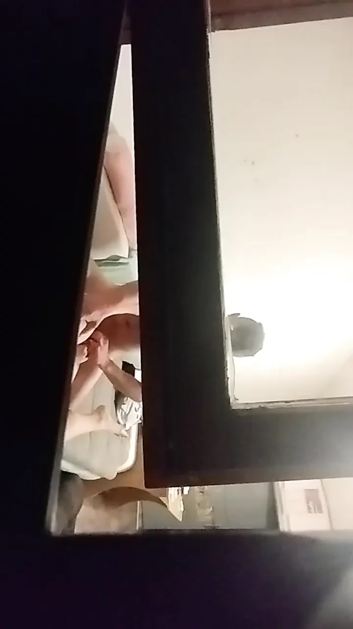 Az ablakon keresztül