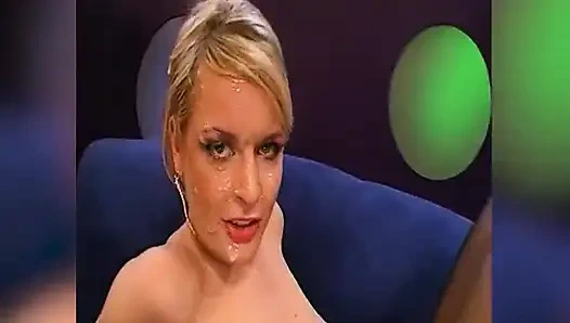 GGG John Thompson - худенькая крошка-блондинка глотает сперму