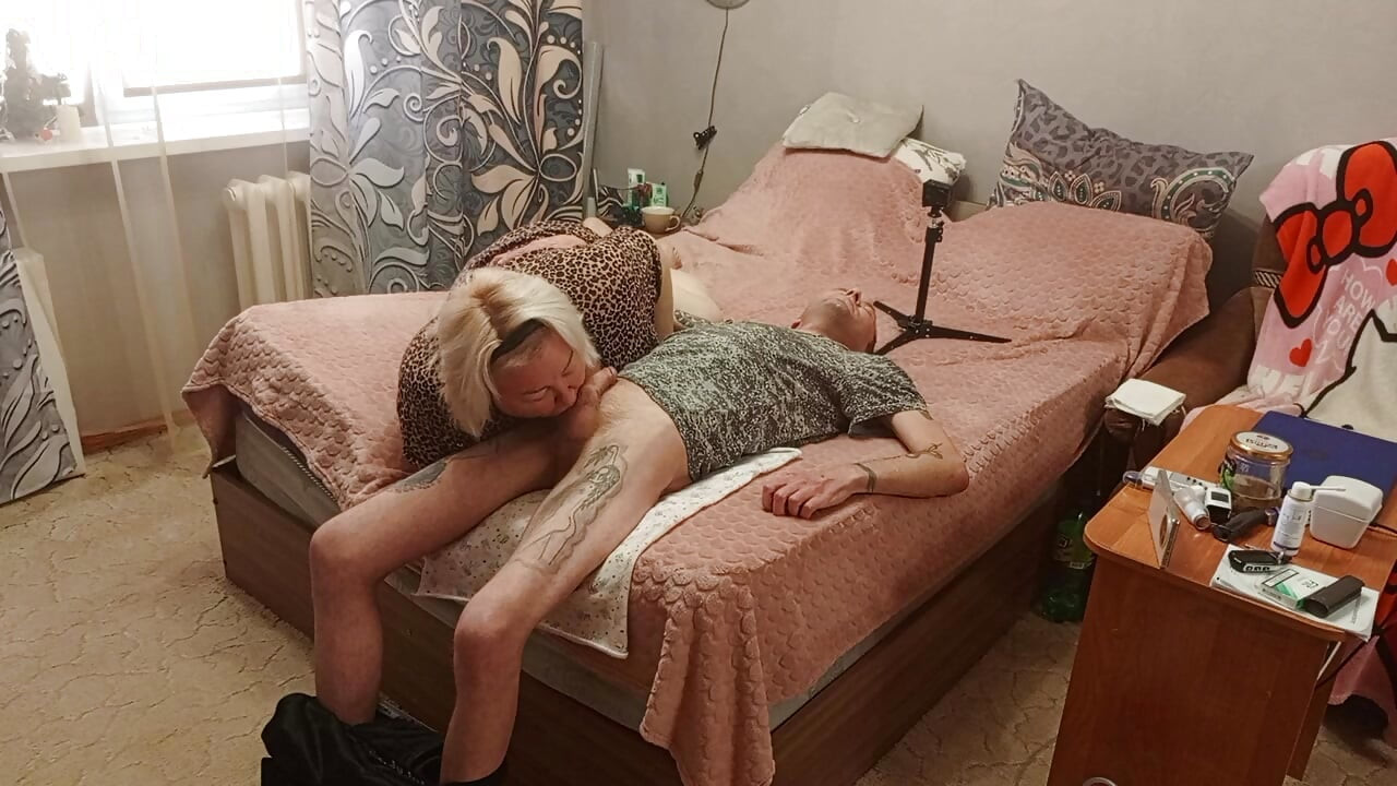 Mẹ kế thổi kèn để ngậm tinh trùng