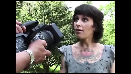 Delinmesi Gereken Dövmelerle Dolu Bir Vücut