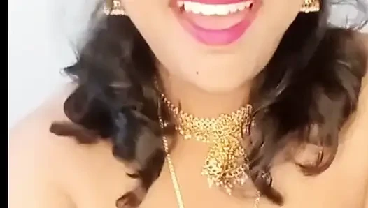 Pertunjukan seluruh tubuh tante Telugu