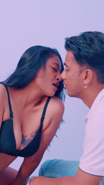 แม่เลี้ยงช่วยตัวเองในห้องและยั่วลูกเลี้ยงชายของเธอให้เย็ดฮาร์ดคอร์ คลิป 1