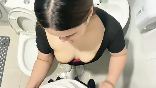 FILIPINA QUICK PUBLIC POV SEX