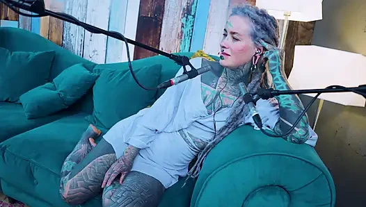 Aku berbicara tentang f - fear - asmr podcast sfw berbicara tentang gadis gothic bertato rambut gimbal