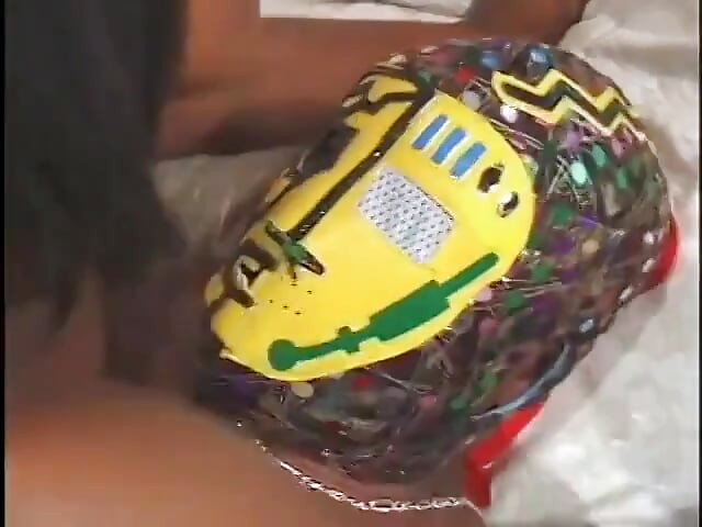 黑妞與天然大奶女生被強壯的黑人傢伙插入
