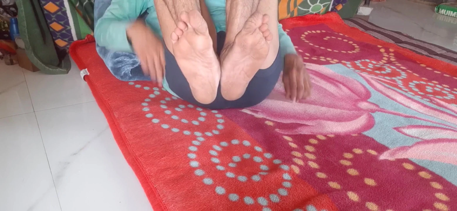 Ayaklarım seksi sikiş adamım büyük ayakları