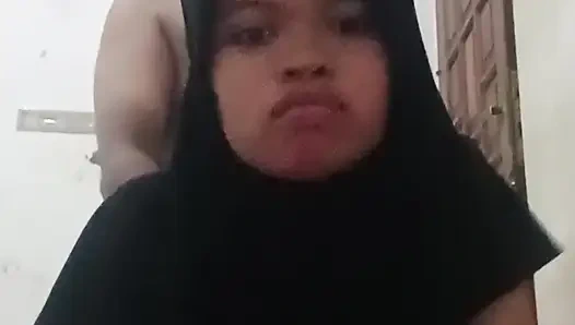 18 yaşında, aşırı seks olan başörtülü öğrenci