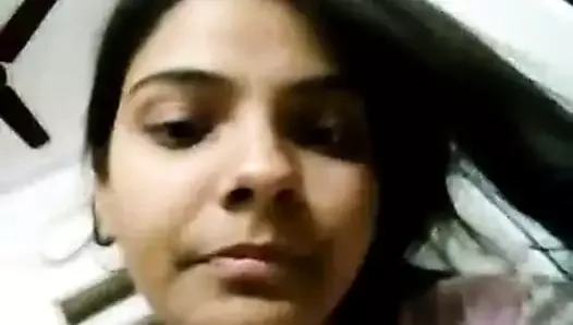 Cute Indian Girl Priyanka Showing Her Juice Pussy