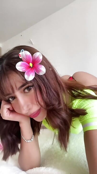 I'm so Hot. Come Check It Out