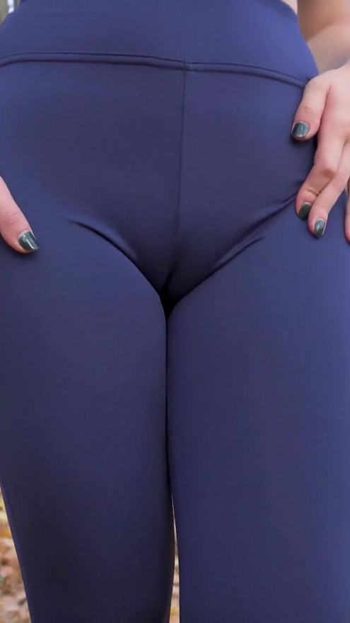 Girl In Yoga Pants Teases Fat Cameltoe Pussy Outdoors | Clip 1