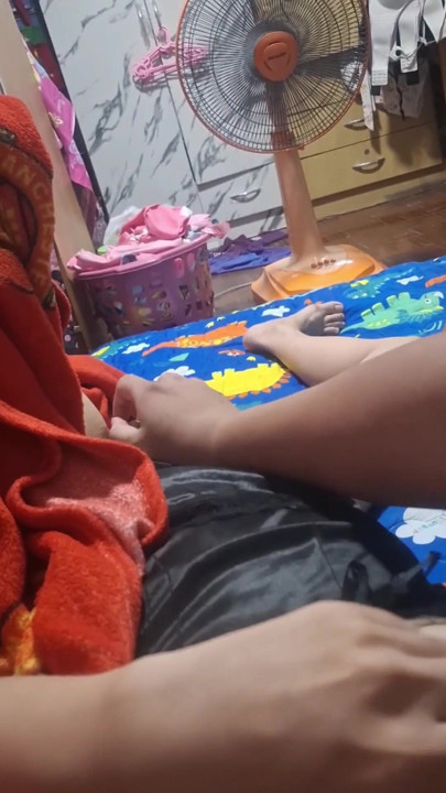 He fingered his wife until she reached orgasm | Clip 1
