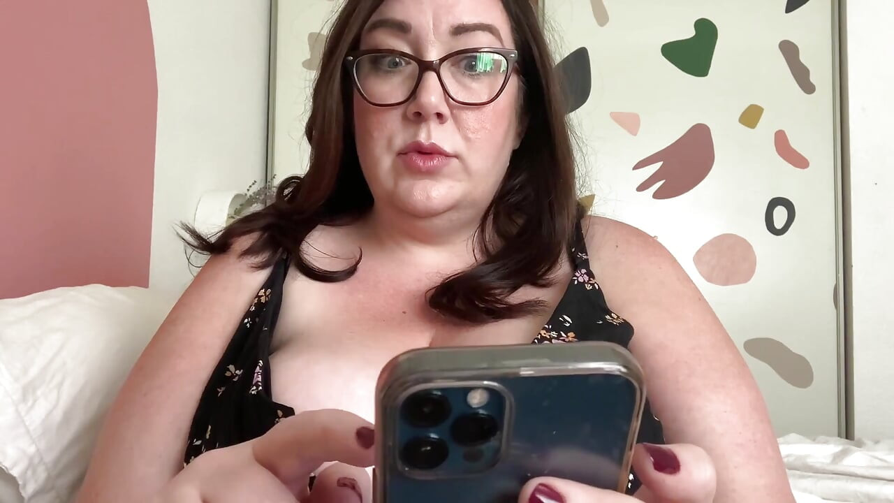 Stepmom  gives you a dick rating