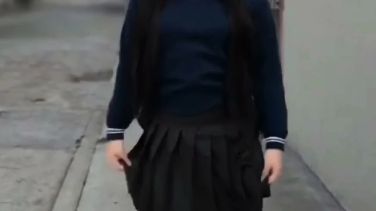 En iyi arkadaşının erkek arkadaşı tarafından sevişmek için dersi atlıyor!!