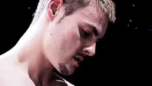 Cewek tetek besar membayar setelah kehilangan permainan kartu