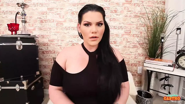 Толстушка Angelina Castro трахается со своим съемщиком на лицо для комнаты и питания