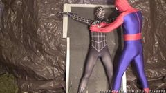 Spiderwoman zostaje zdradzony przez spidermana