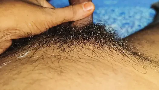 Das Creampie-Ficken ihrer Muschi hat sich so gut angefühlt. Bhabhi's Creampie-Chut hat unglaublich viel Spaß gemacht.