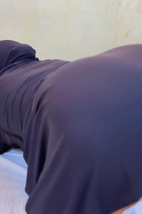 Hallo ik avondeten heet alleen moslima Arabisch meisje, ik heb een enorme ronde kont en een groot harig poesje, kun je me neuken???