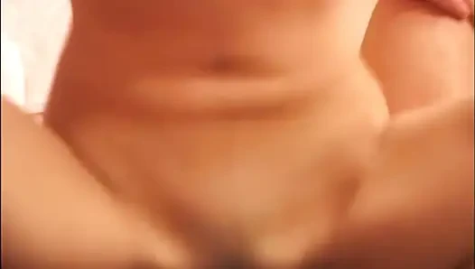 Erkek arkadaşı dışarıdayken