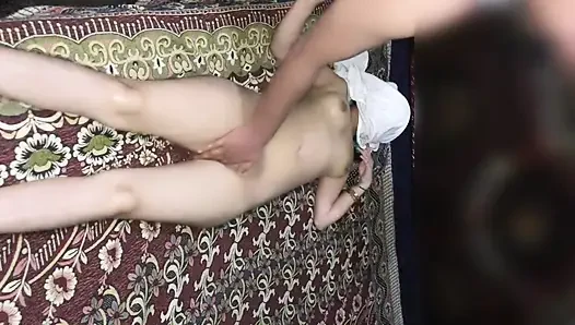 Ateşli desi kıza şehvetli yağ masajı sert sikişe dönüşüyor kaygan yağlı vücut mutlu son