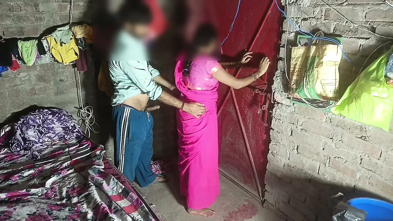 Secret sex in broad daylight, brother-in-law entered the sister-in-law's room and persuaded the sister-in-law to her, then sucked the nipples, choosing the sister-in-law, the sister-in-law landed the muscle and stood up to the doctor.