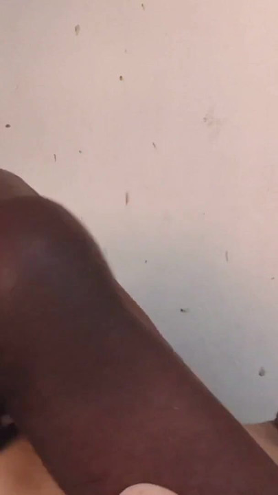 Mesti berkongsi detik daripada "Suami cuckold saya tiada, dan saya menghiburkan diri saya dengan zakar hitam abang ipar saya.